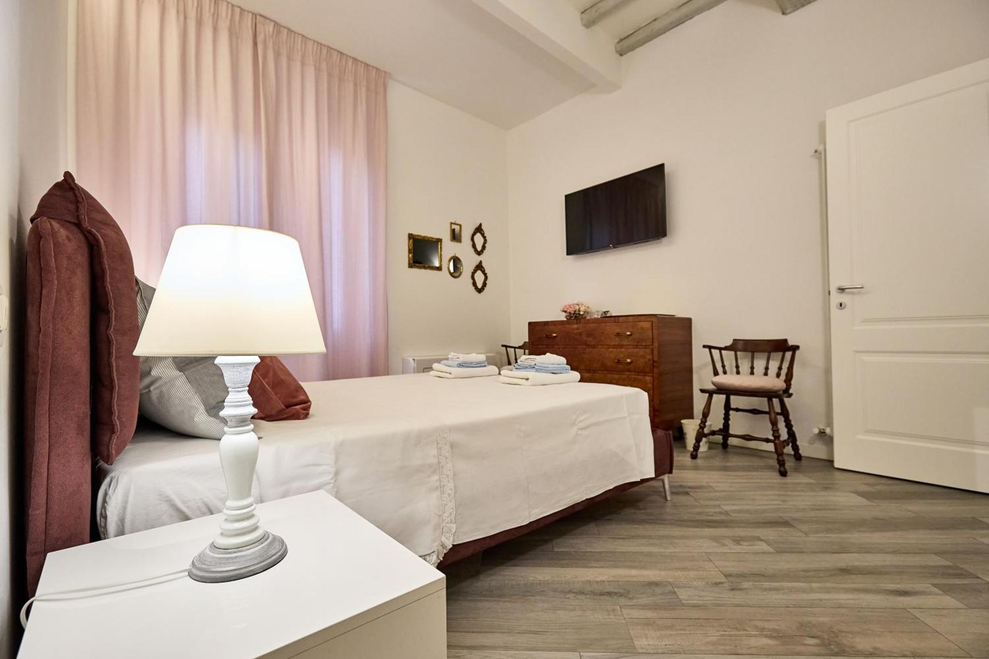 La Torre Lunga -Smart Working- 150 M Dalle-From Due Torri-Two Towers Болоня Екстериор снимка