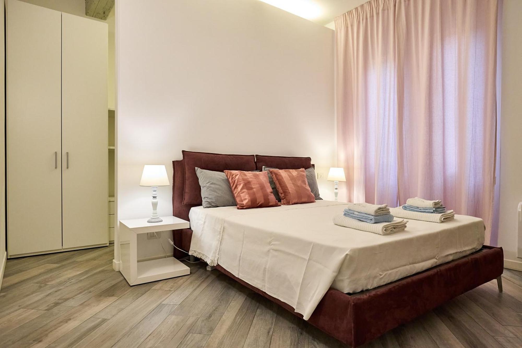 La Torre Lunga -Smart Working- 150 M Dalle-From Due Torri-Two Towers Болоня Екстериор снимка